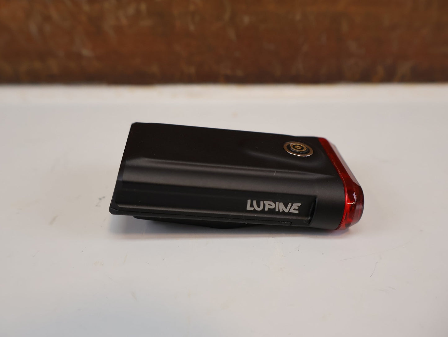 Sonstiges von lupine, LUPINE C14 MAG INTERNATIONAL LED RÜCKLICHT / 80 LUMEN / BREMSLICHT / MAGNET vor USEDBIKES - OB.DE Hintergrund