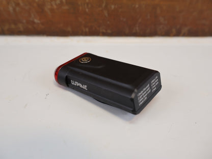 Sonstiges von lupine, LUPINE C14 MAG INTERNATIONAL LED RÜCKLICHT / 80 LUMEN / BREMSLICHT / MAGNET vor USEDBIKES - OB.DE Hintergrund