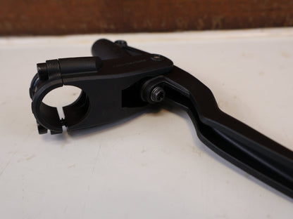 Bremse von Magura, MAGURA HS11 3 FINGER BREMSGRIFF CARBOTECTURE SCHWARZ vor USEDBIKES-OB.DE Hintergrund