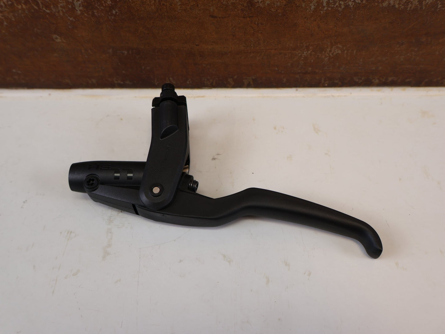 Bremse von Magura, MAGURA HS11 3 FINGER BREMSGRIFF CARBOTECTURE SCHWARZ vor USEDBIKES-OB.DE Hintergrund