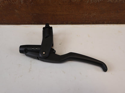 Bremse von Magura, MAGURA HS11 3 FINGER BREMSGRIFF CARBOTECTURE SCHWARZ vor USEDBIKES-OB.DE Hintergrund