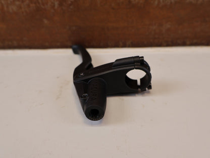 Bremse von Magura, MAGURA HS11 3 FINGER BREMSGRIFF CARBOTECTURE SCHWARZ vor USEDBIKES-OB.DE Hintergrund