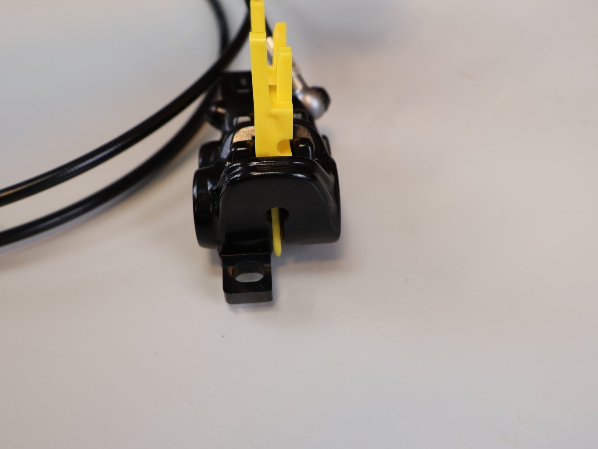 Bremse von Magura, MAGURA MT5 SCHEIBENBREMSE / 4 - KOLBEN / CARBOTECTURE / S - PEDELEC READY / 2700477 vor USEDBIKES - OB.DE Hintergrund