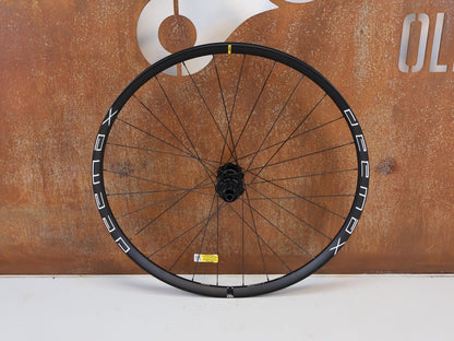 Laufrad/Laufradsatz von Mavic, MAVIC DEEMAX 29 ZOLL HR SUPER BOOST 12X157 SHIMANO HG vor USEDBIKES-OB.DE Hintergrund