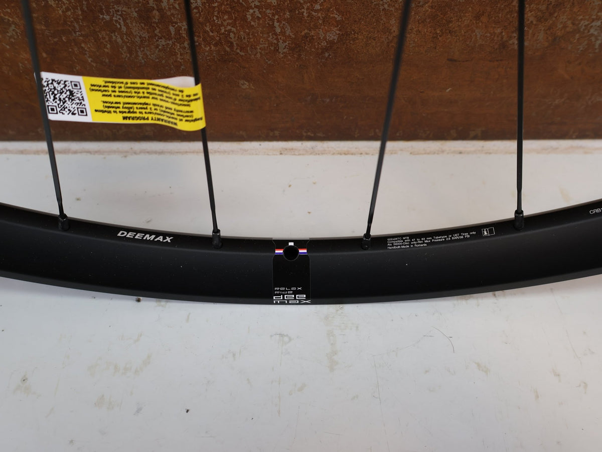 Laufrad/Laufradsatz von Mavic, MAVIC DEEMAX 29 ZOLL HR SUPER BOOST 12X157 SHIMANO HG vor USEDBIKES-OB.DE Hintergrund