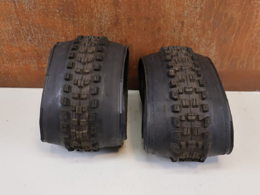 Reifen von Maxxis, MAXXIS 29 ZOLL ASSEGAI 2.5 DISSECTOR 2.4 REIFENSET vor USEDBIKES-OB.DE Hintergrund