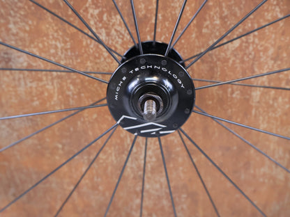 Laufrad/Laufradsatz von Miche, MICHE PISTARD BAHN LAUFRADSATZ 28 ZOLL DRAHTREIFEN SCHWARZ vor USEDBIKES-OB.DE Hintergrund