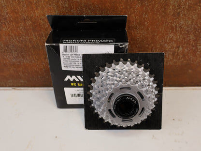Kassette & Zahnkränze von Miche, MICHE PRIMATO LIGHT 11-FACH KASSETTE 18-30 ZÄHNE SHIMANO HG vor USEDBIKES-OB.DE Hintergrund