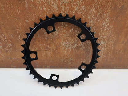 Kettenblatt von Miche, MICHE SUPER11 SSC KETTENBLATT / INNER / 110 MM / 38 ZÄHNE / SHIMANO 11 - FACH vor USEDBIKES - OB.DE Hintergrund