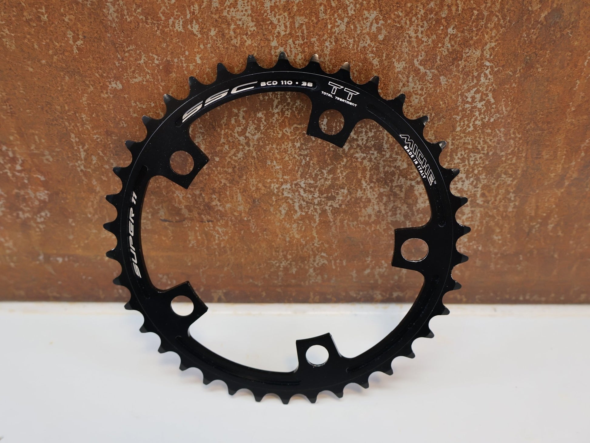 Kettenblatt von Miche, MICHE SUPER11 SSC KETTENBLATT / INNER / 110 MM / 38 ZÄHNE / SHIMANO 11 - FACH vor USEDBIKES - OB.DE Hintergrund