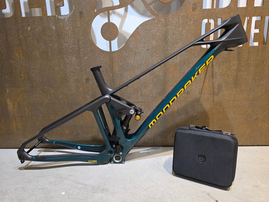 Mountainbikerahmen von Mondraker, MONDRAKER FOXY XR 29 FRAMESET / L vor USEDBIKES - OB.DE Hintergrund