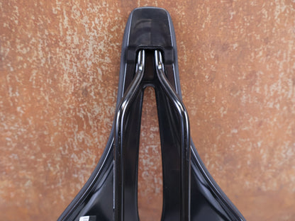 Sattel von Most, MOST Lynx MY26 Sattel 143mm BOB Schwarz Rennrad vor USEDBIKES-OB.DE Hintergrund