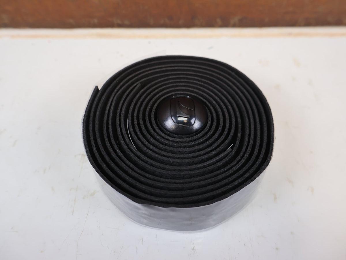 Griffe und Lenkerbänder von Most, MOST SUPERLIGHT LENKERBAND 3mm Schwarz 50g vor USEDBIKES-OB.DE Hintergrund