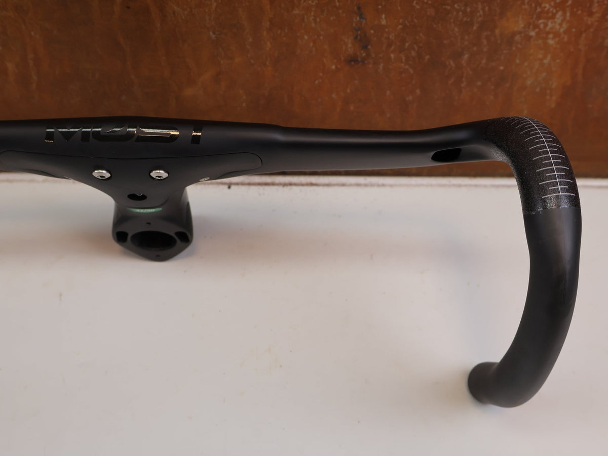 Lenker von Most, MOST TALON ULTRA LIGHT INTEGRIERTE LENKER-VORBAU-EINHEIT 420X90MM vor USEDBIKES-OB.DE Hintergrund