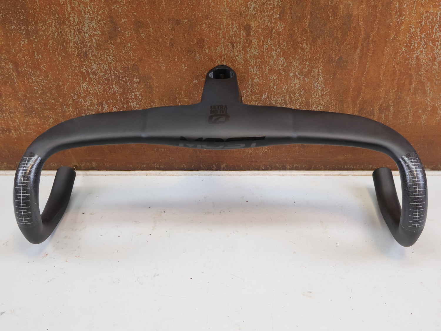 Lenker von Most, MOST TALON ULTRA LIGHT INTEGRIERTE LENKER-VORBAU-EINHEIT 420X90MM vor USEDBIKES-OB.DE Hintergrund