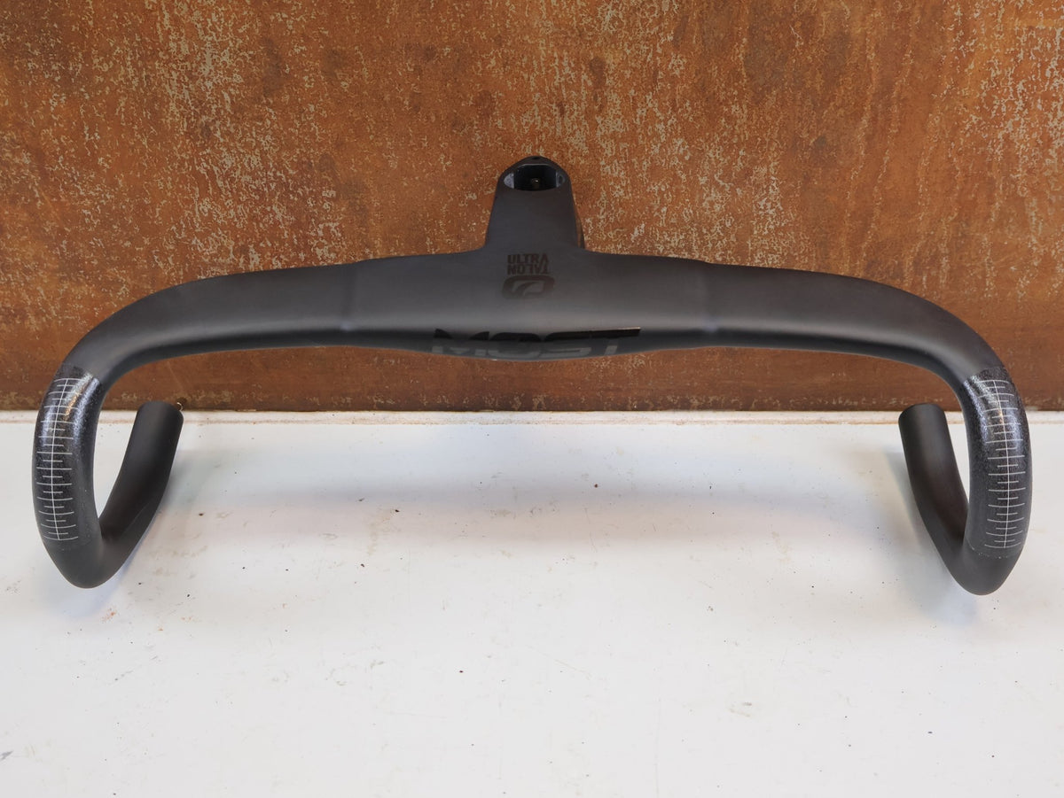 Lenker von Most, MOST TALON ULTRA LIGHT INTEGRIERTE LENKER-VORBAU-EINHEIT 420X90MM vor USEDBIKES-OB.DE Hintergrund