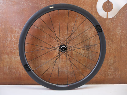 Laufrad/Laufradsatz von Most, MOST ULTRAFAST 40 CARBON LAUFRADSATZ XDR DISC 40MM 1558G vor USEDBIKES-OB.DE Hintergrund