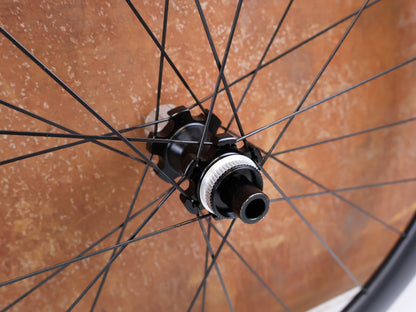 Laufrad/Laufradsatz von Most, MOST ULTRAFAST 40 TLR DB CARBON LAUFRADSATZ SHIMANO HG 1570G vor USEDBIKES-OB.DE Hintergrund