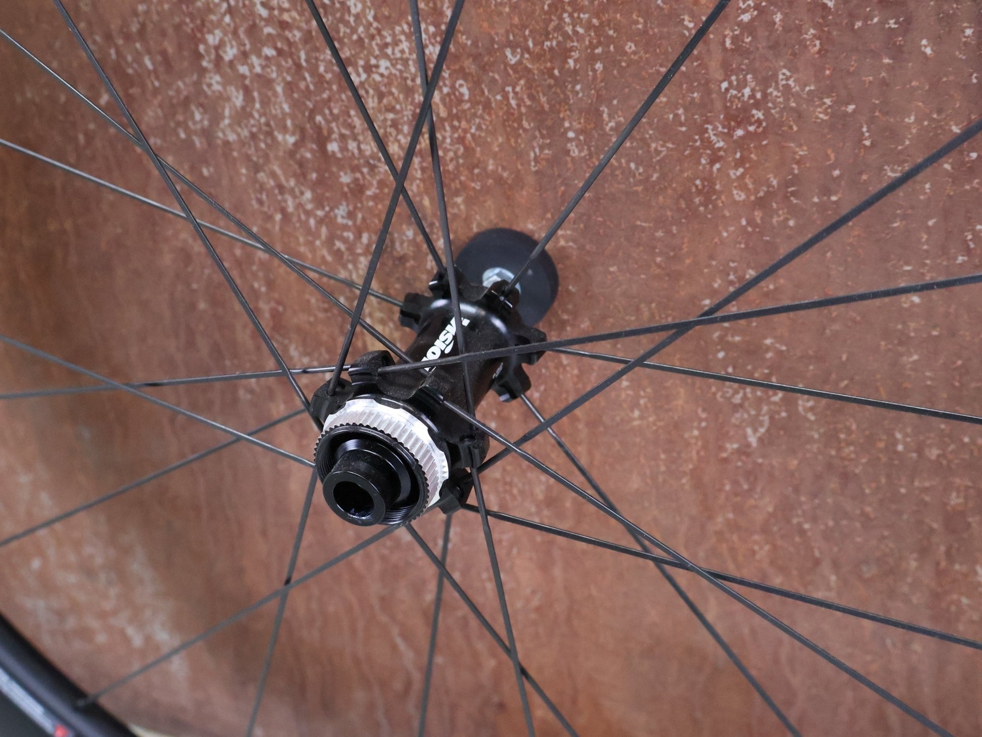 Laufrad/Laufradsatz von Most, MOST ULTRAFAST 45 TLR DB LAUFRADSATZ DISC vor USEDBIKES - OB.DE Hintergrund