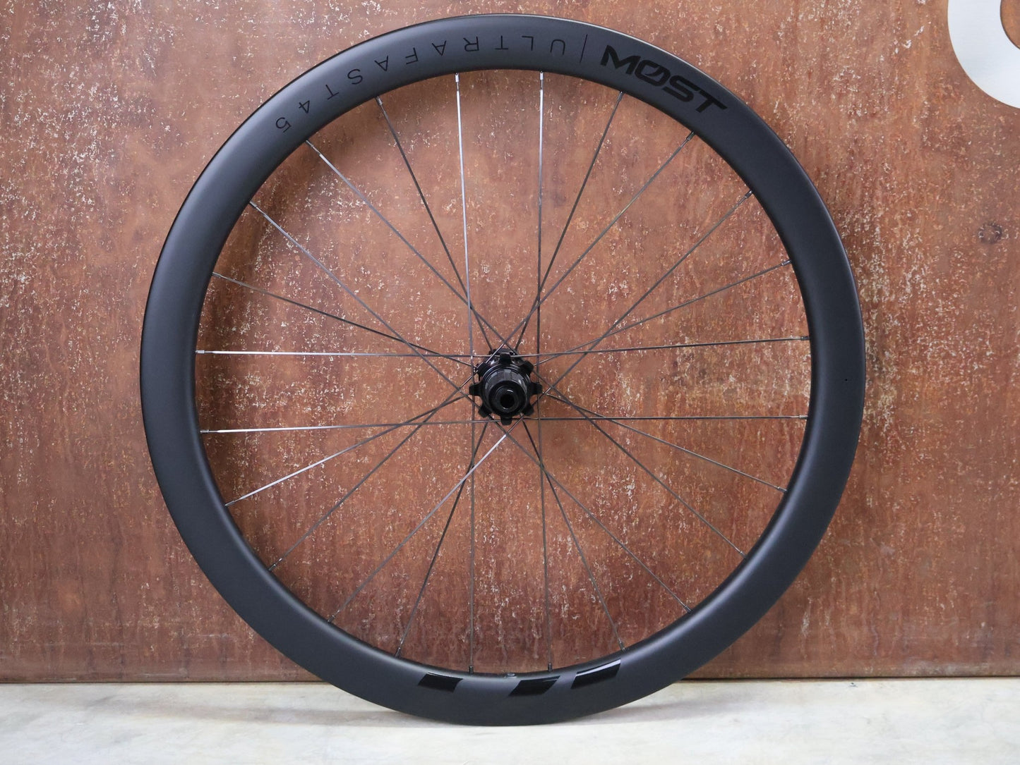 Laufrad/Laufradsatz von Most, MOST ULTRAFAST 45 TLR DB LAUFRADSATZ DISC vor USEDBIKES - OB.DE Hintergrund