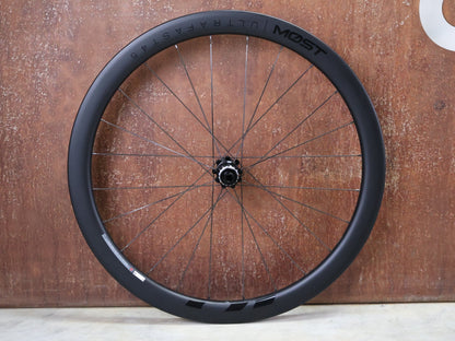 Laufrad/Laufradsatz von Most, MOST ULTRAFAST 45 TLR DB LAUFRADSATZ DISC vor USEDBIKES - OB.DE Hintergrund