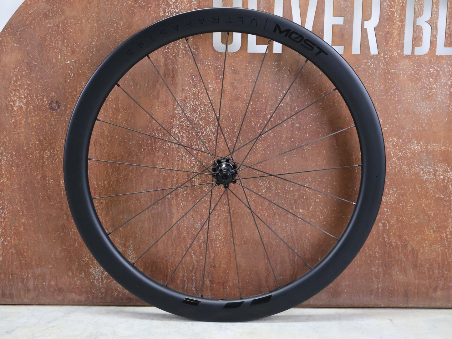 Laufrad/Laufradsatz von Most, MOST ULTRAFAST 45 TLR DB LAUFRADSATZ DISC vor USEDBIKES - OB.DE Hintergrund