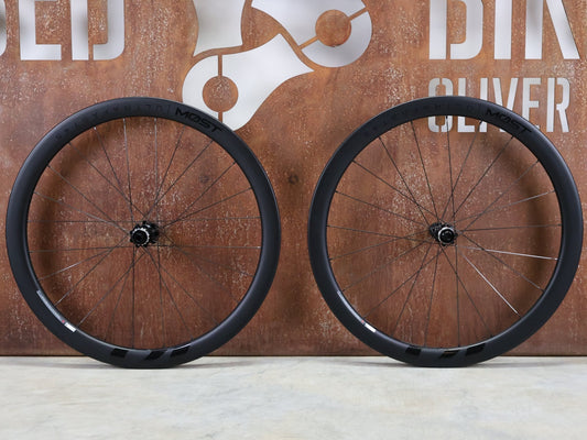 Laufrad/Laufradsatz von Most, MOST ULTRAFAST 45 TLR DB LAUFRADSATZ DISC vor USEDBIKES - OB.DE Hintergrund