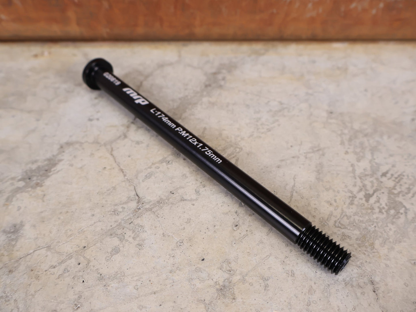 Zubehör von Mrp, MRP NACHRÜSTBARE HINTERRADACHSE REAR THRU AXLE / M12 × 1,75 vor USEDBIKES - OB.DE Hintergrund