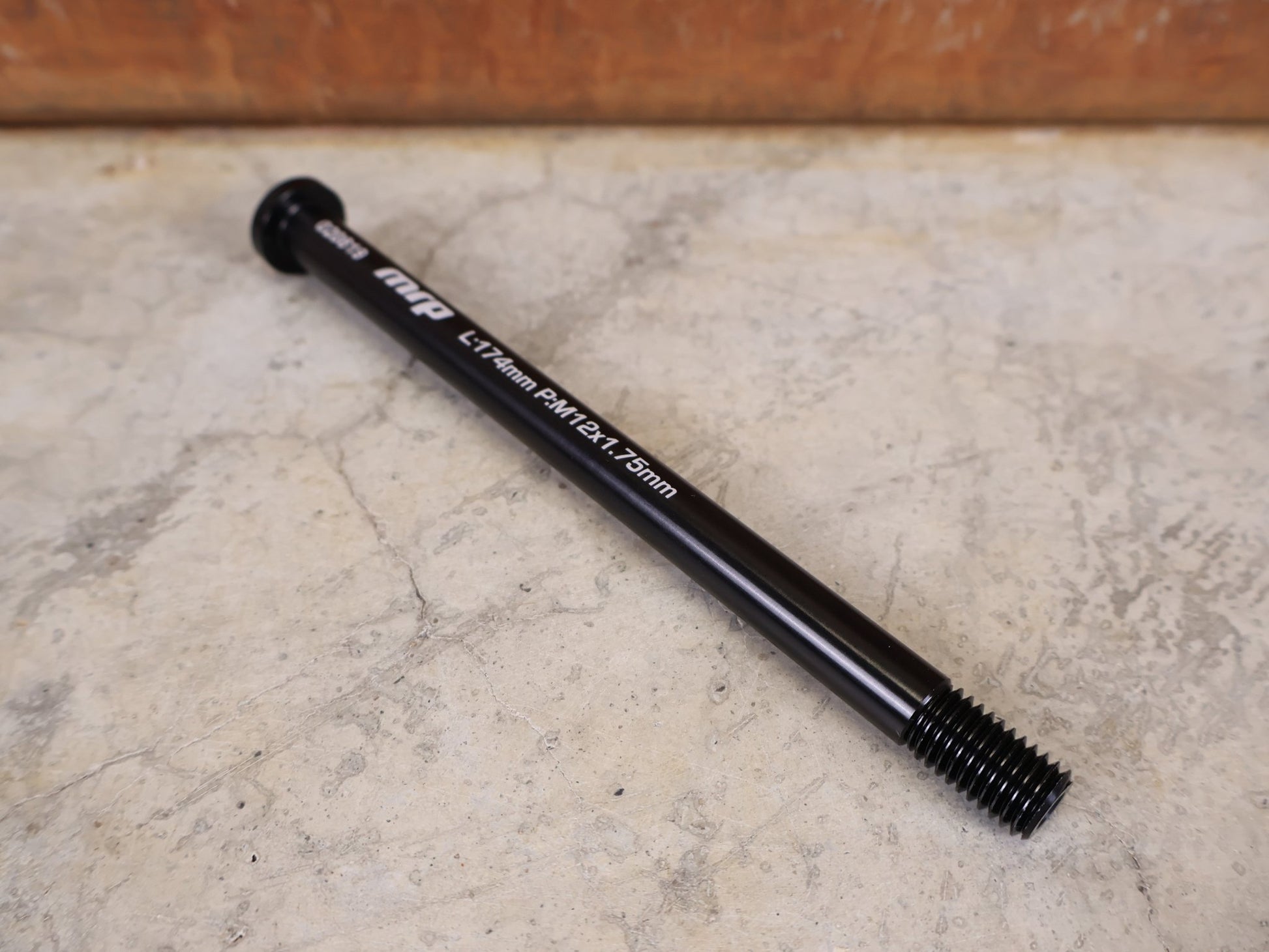Zubehör von Mrp, MRP NACHRÜSTBARE HINTERRADACHSE REAR THRU AXLE / M12 × 1,75 vor USEDBIKES - OB.DE Hintergrund