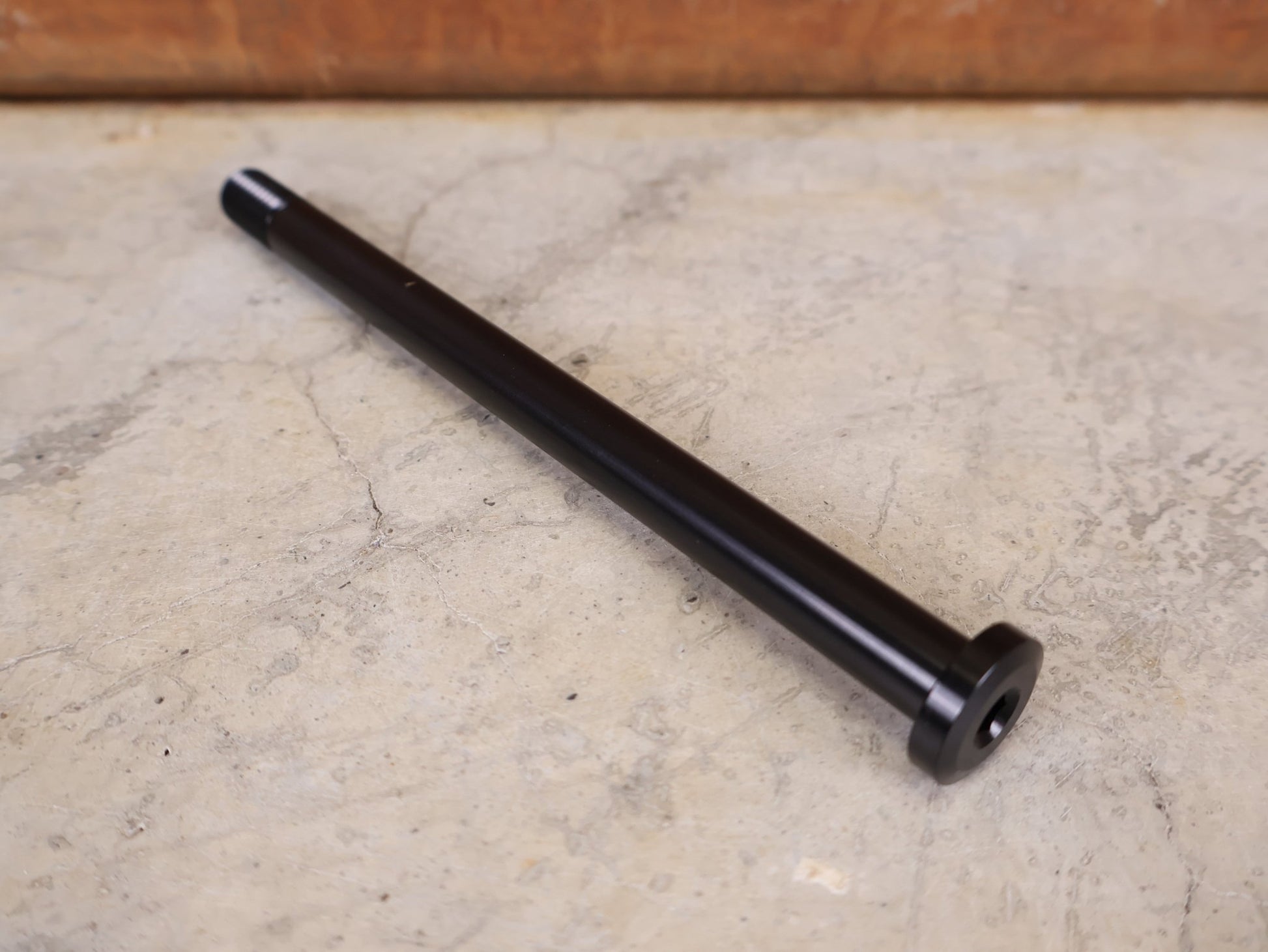 Zubehör von Mrp, MRP NACHRÜSTBARE HINTERRADACHSE REAR THRU AXLE / M12 × 1,75 vor USEDBIKES - OB.DE Hintergrund