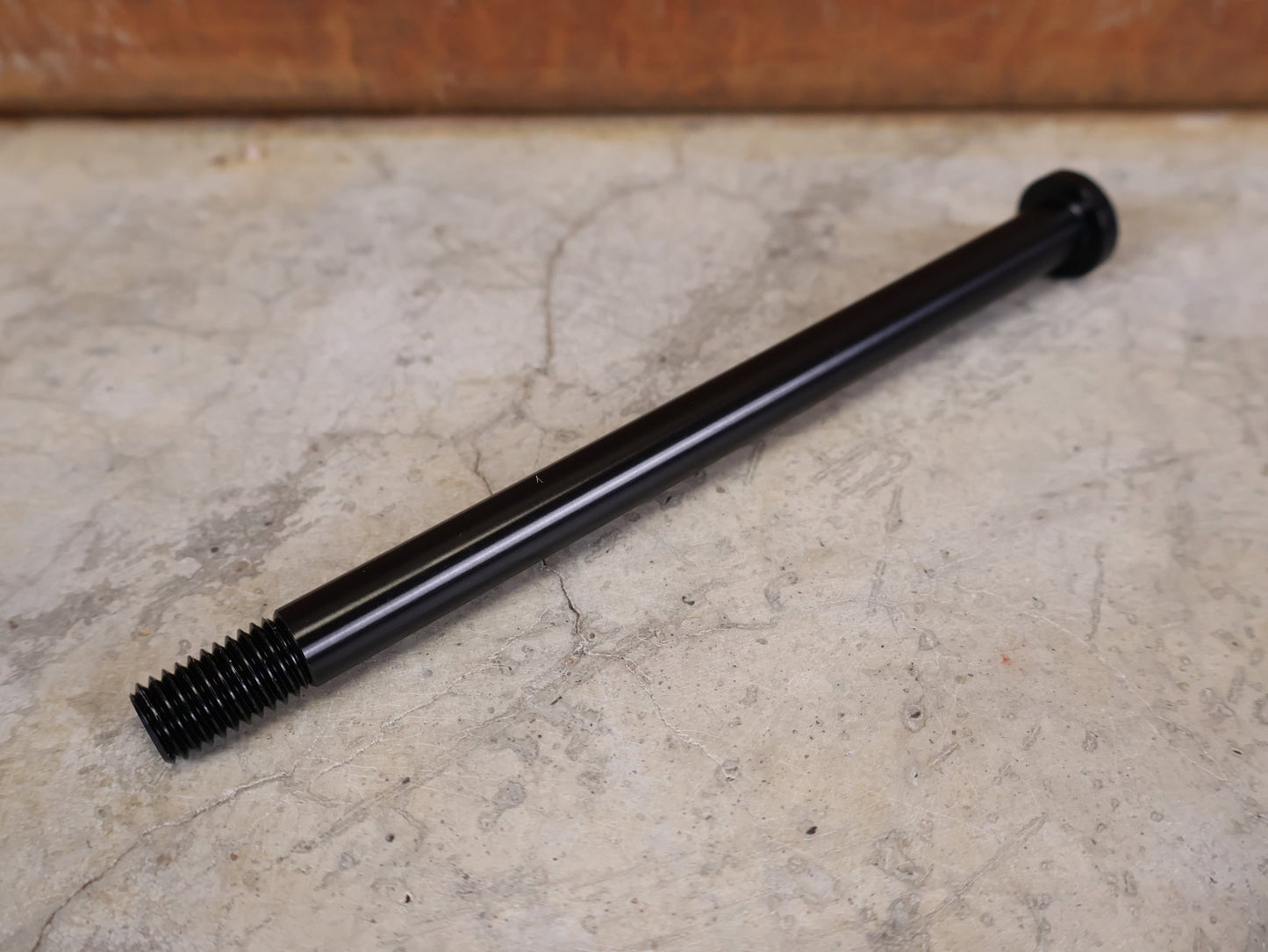 Zubehör von Mrp, MRP NACHRÜSTBARE HINTERRADACHSE REAR THRU AXLE / M12 × 1,75 vor USEDBIKES - OB.DE Hintergrund