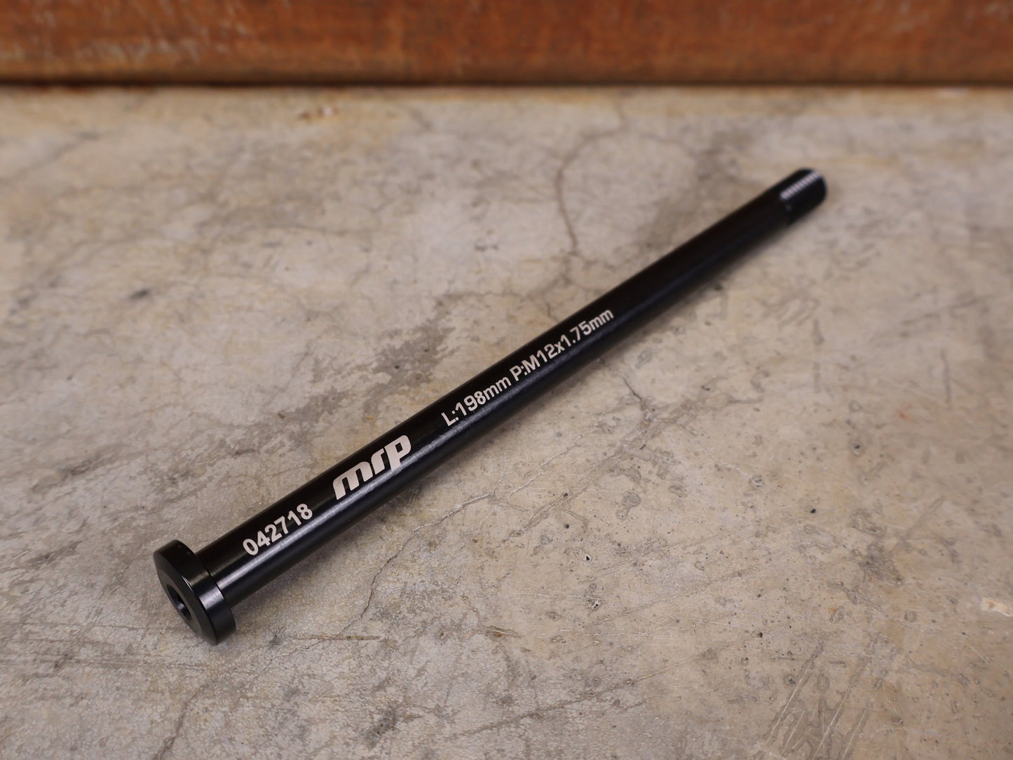 Zubehör von Mrp, MRP NACHRÜSTBARE HINTERRADACHSE REAR THRU AXLE / M12 × 1,75 vor USEDBIKES - OB.DE Hintergrund