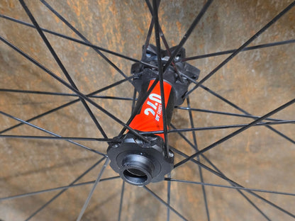 Laufrad/Laufradsatz von Mse, MSE 29 ZOLL CARBON LAUFRADSATZ BOOST 6 - LOCH DISC vor USEDBIKES - OB.DE Hintergrund