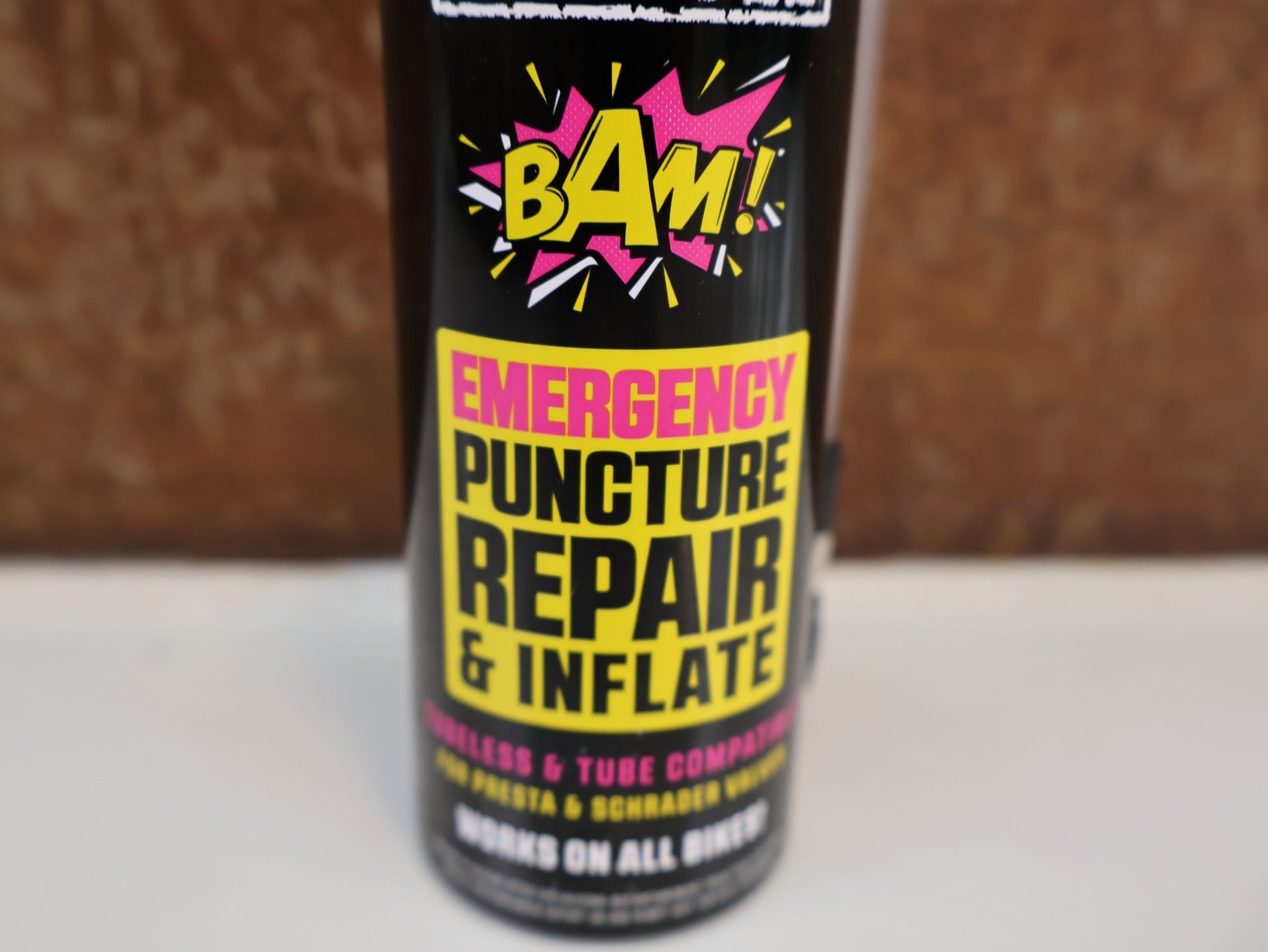 Pflege & Wartung von Muc - Off, MUC - OFF BAM! PANNENSPRAY / 125 ML / REIFENREPARATUR & PUMPE / MTB & ROAD vor USEDBIKES - OB.DE Hintergrund
