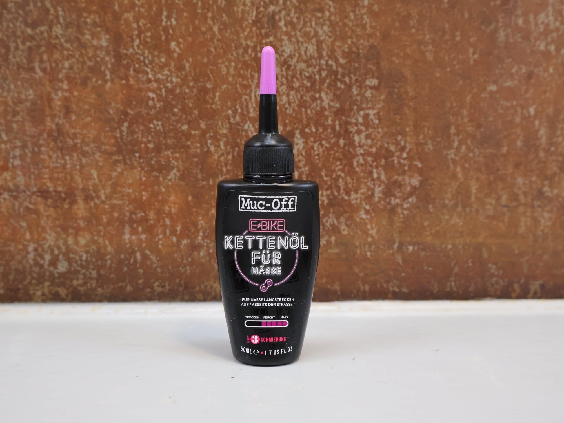 Pflege & Wartung von Muc - Off, MUC - OFF E - BIKE WET LUBE / KETTENSCHMIERMITTEL / 50 ML / KERAMIK - ZUSATZ vor USEDBIKES - OB.DE Hintergrund