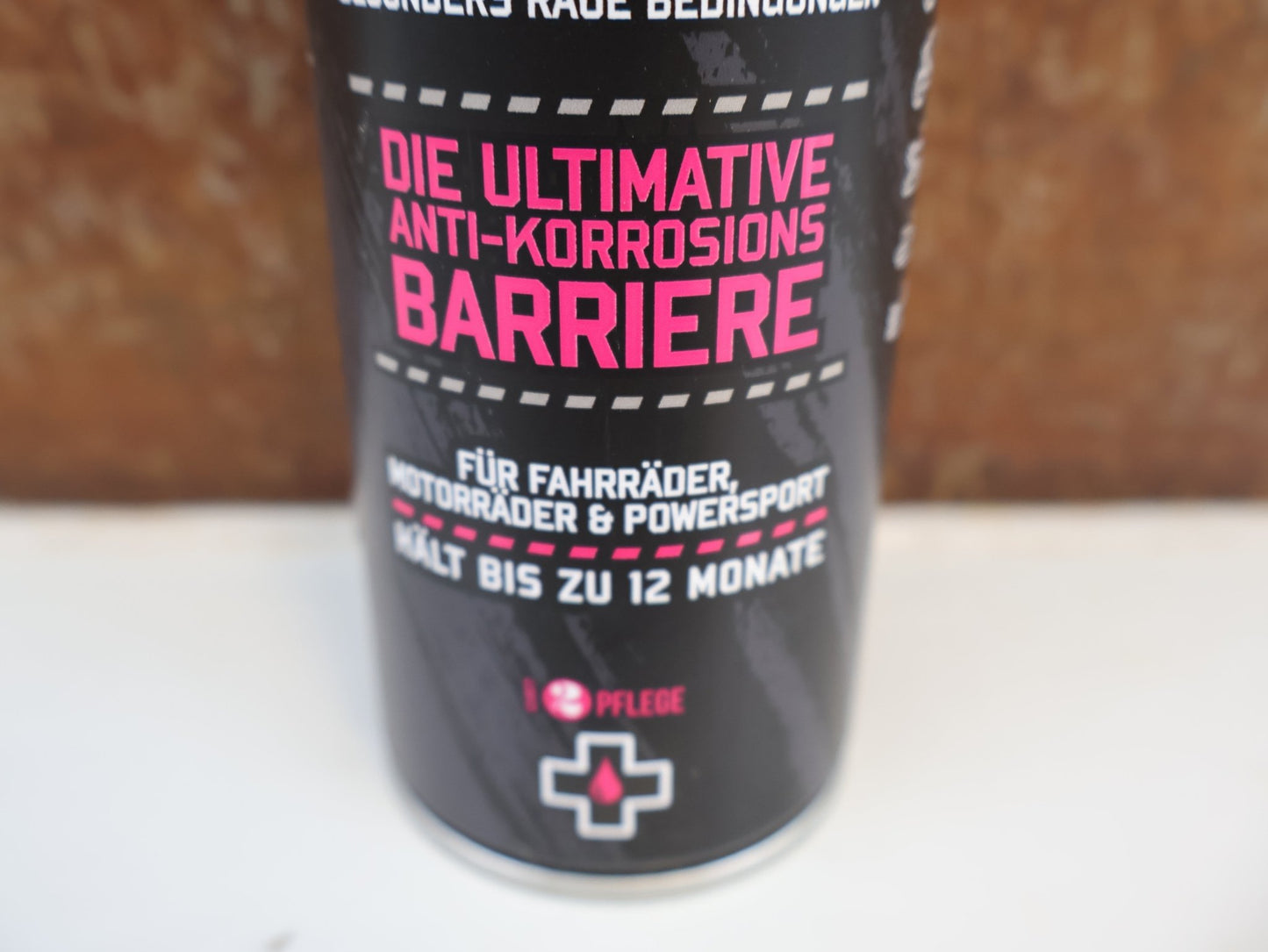 Pflege & Wartung von Muc - Off, MUC - OFF HCB - 1 KORROSIONSSCHUTZ / 400 ML / 12 - MONATE - SCHUTZ / UV - INDIKATOR vor USEDBIKES - OB.DE Hintergrund