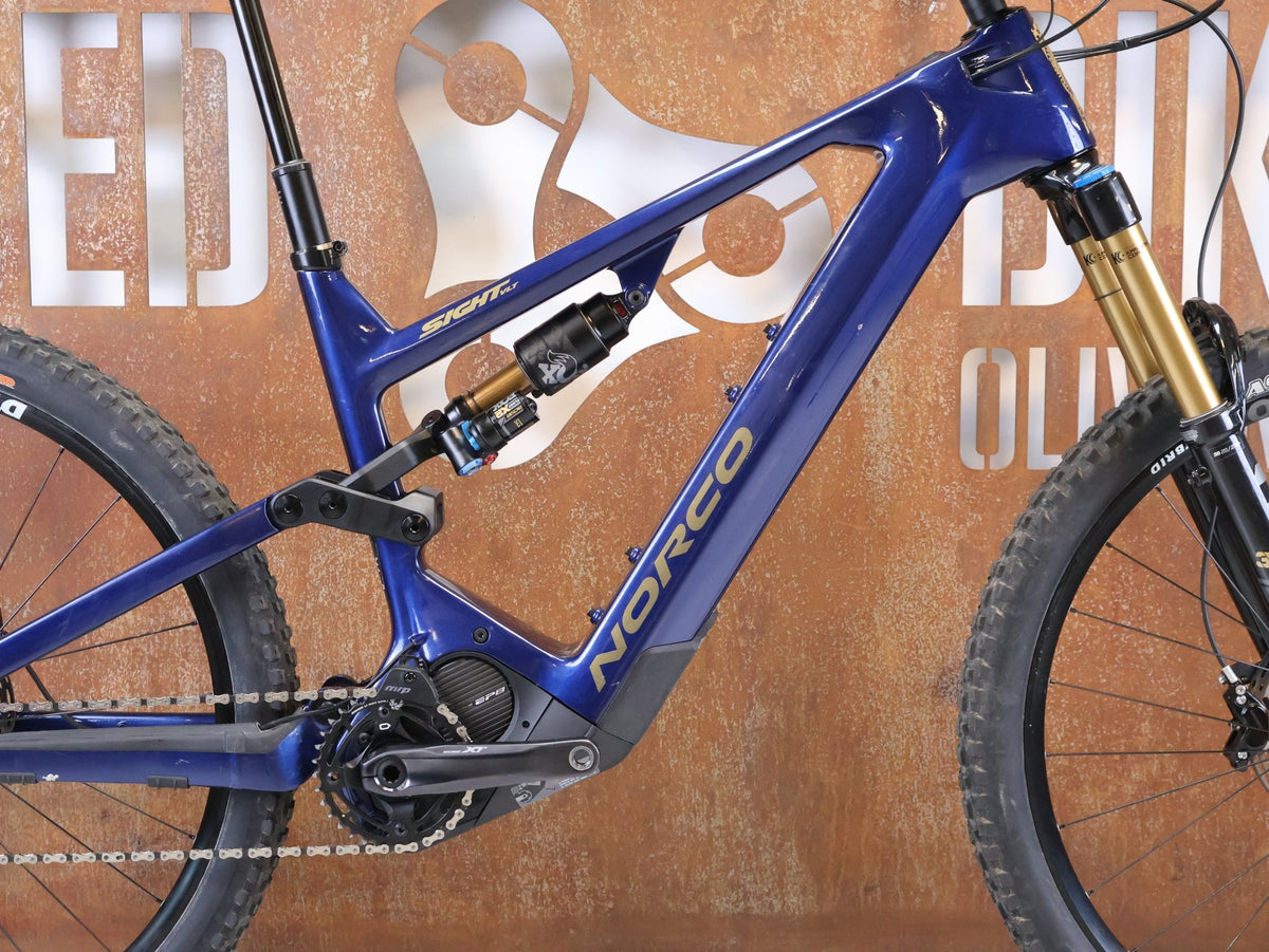 E-Mountainbike von Norco, Norco Sight VLT C1 Shimano EP8 900Wh Fox 36 160mm / XL vor USEDBIKES-OB.DE Hintergrund