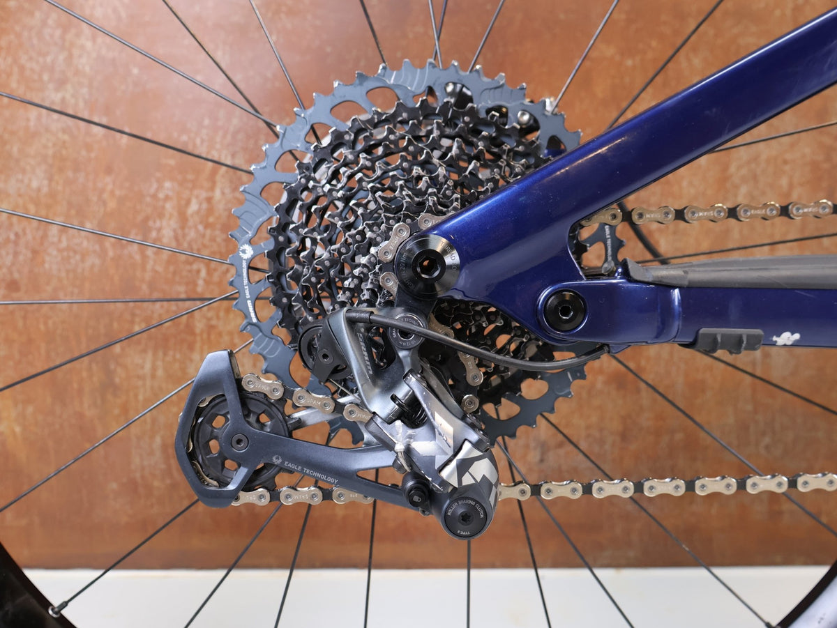 E-Mountainbike von Norco, Norco Sight VLT C1 Shimano EP8 900Wh Fox 36 160mm / XL vor USEDBIKES-OB.DE Hintergrund