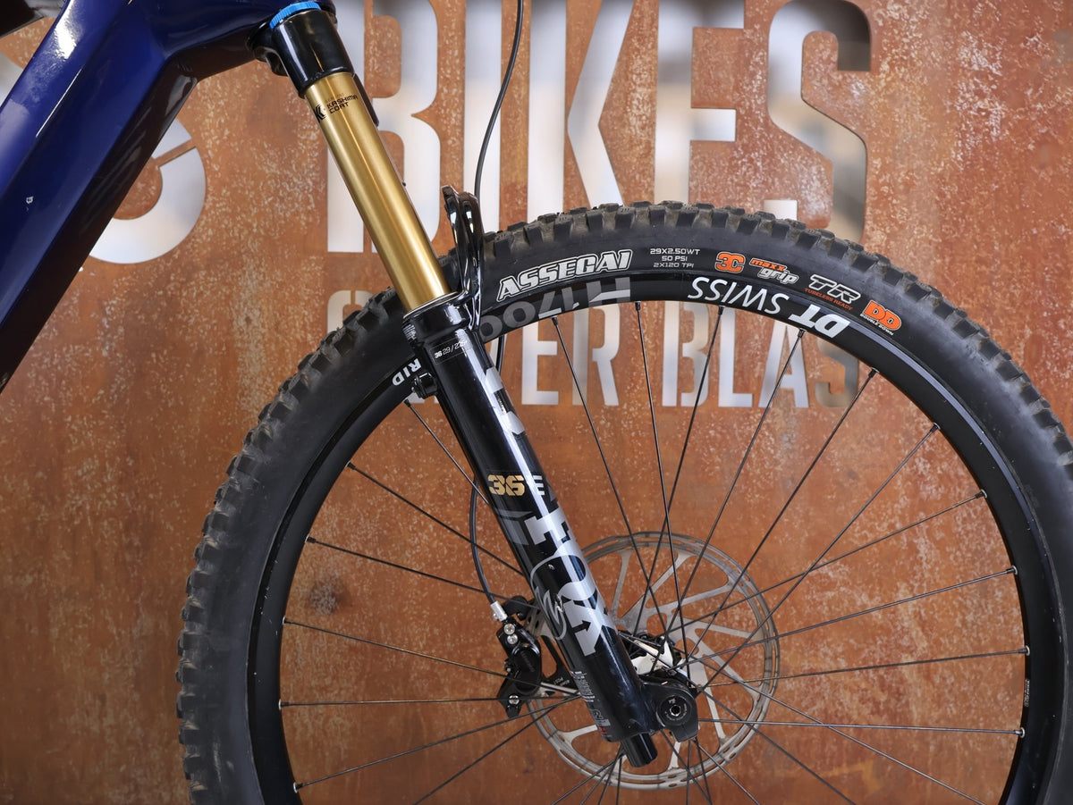 E-Mountainbike von Norco, Norco Sight VLT C1 Shimano EP8 900Wh Fox 36 160mm / XL vor USEDBIKES-OB.DE Hintergrund