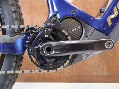 E-Mountainbike von Norco, Norco Sight VLT C1 Shimano EP8 900Wh Fox 36 160mm / XL vor USEDBIKES-OB.DE Hintergrund
