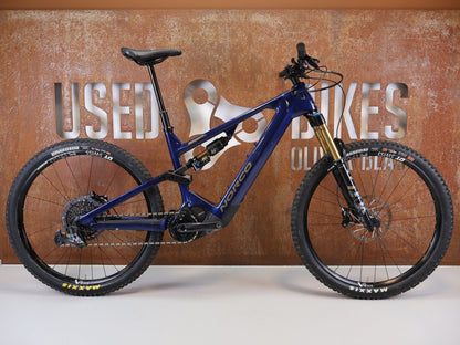 E-Mountainbike von Norco, Norco Sight VLT C1 Shimano EP8 900Wh Fox 36 160mm / XL vor USEDBIKES-OB.DE Hintergrund