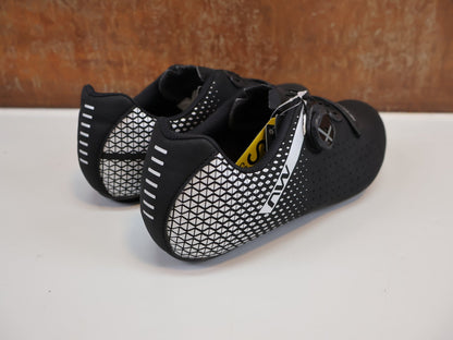 RR - Herrenschuhe von Northwave, NORTHWAVE CORE PLUS 2 WIDE / RENNRADSCHUHE / BREITE PASSFORM / CARBON - NRG / SLW3 vor USEDBIKES - OB.DE Hintergrund