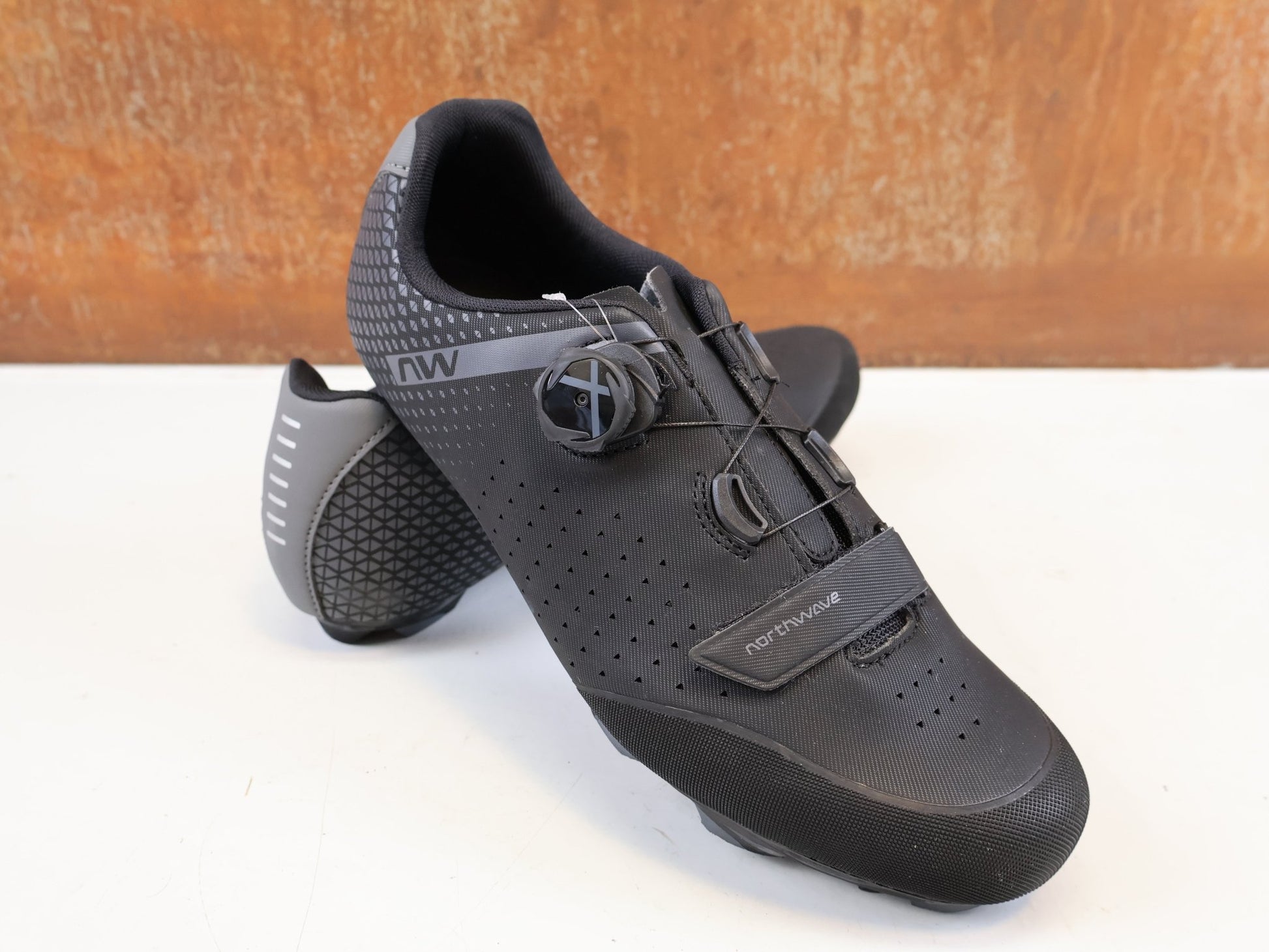MTB-Herrenschuhe von Northwave, NORTHWAVE ORIGIN PLUS 2 WIDE MTB SCHUHE / 44.5 vor USEDBIKES-OB.DE Hintergrund