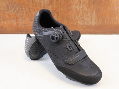 MTB-Herrenschuhe von Northwave, NORTHWAVE ORIGIN PLUS 2 WIDE MTB SCHUHE / 44.5 vor USEDBIKES-OB.DE Hintergrund