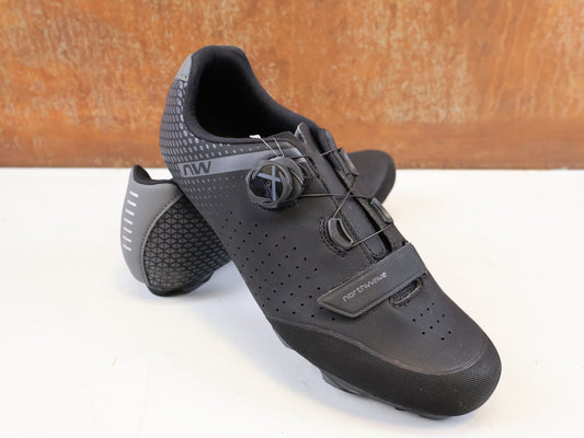 MTB-Herrenschuhe von Northwave, NORTHWAVE ORIGIN PLUS 2 WIDE MTB SCHUHE / 44.5 vor USEDBIKES-OB.DE Hintergrund