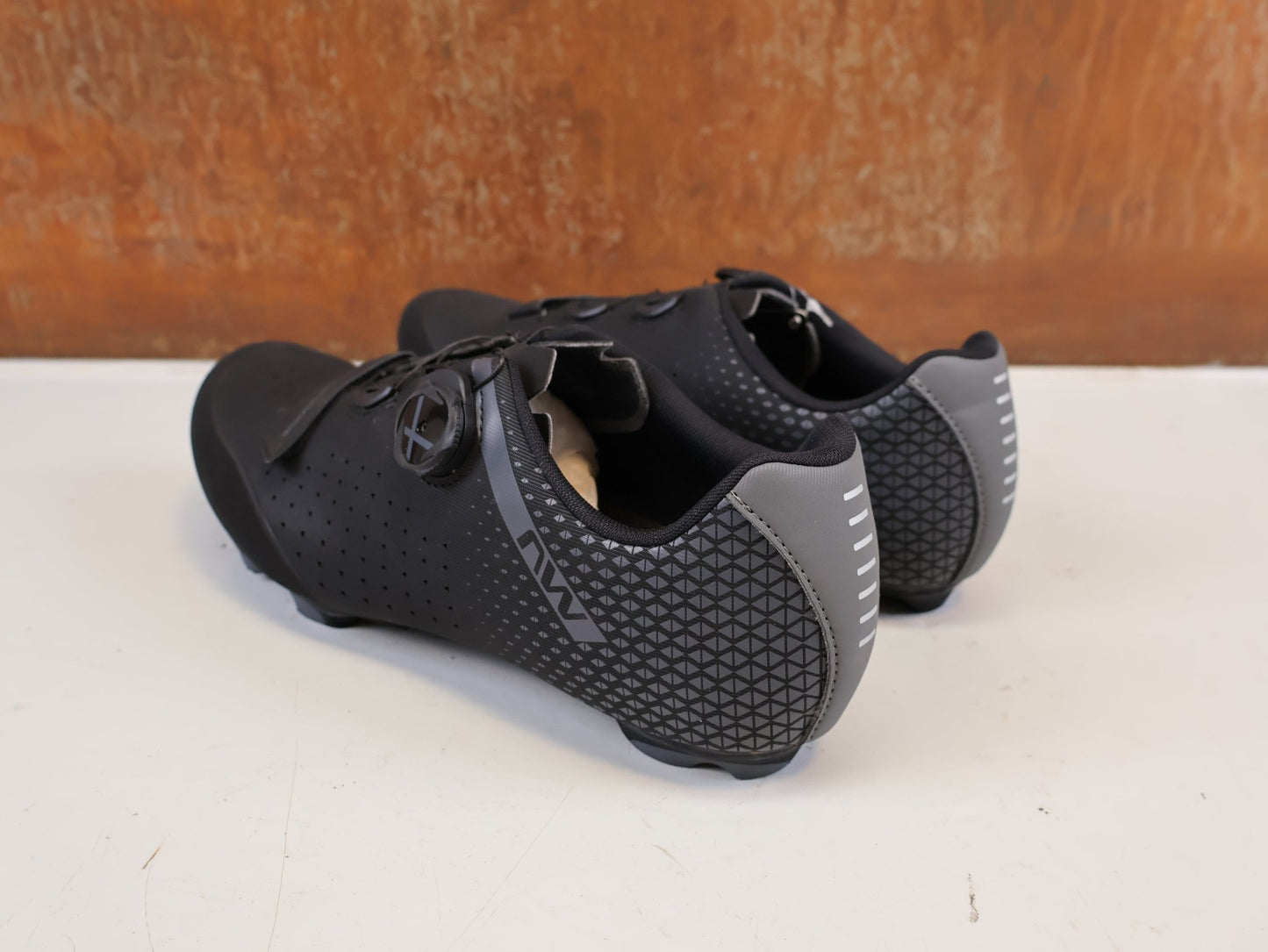 MTB-Herrenschuhe von Northwave, NORTHWAVE ORIGIN PLUS 2 WIDE MTB SCHUHE / 44.5 vor USEDBIKES-OB.DE Hintergrund