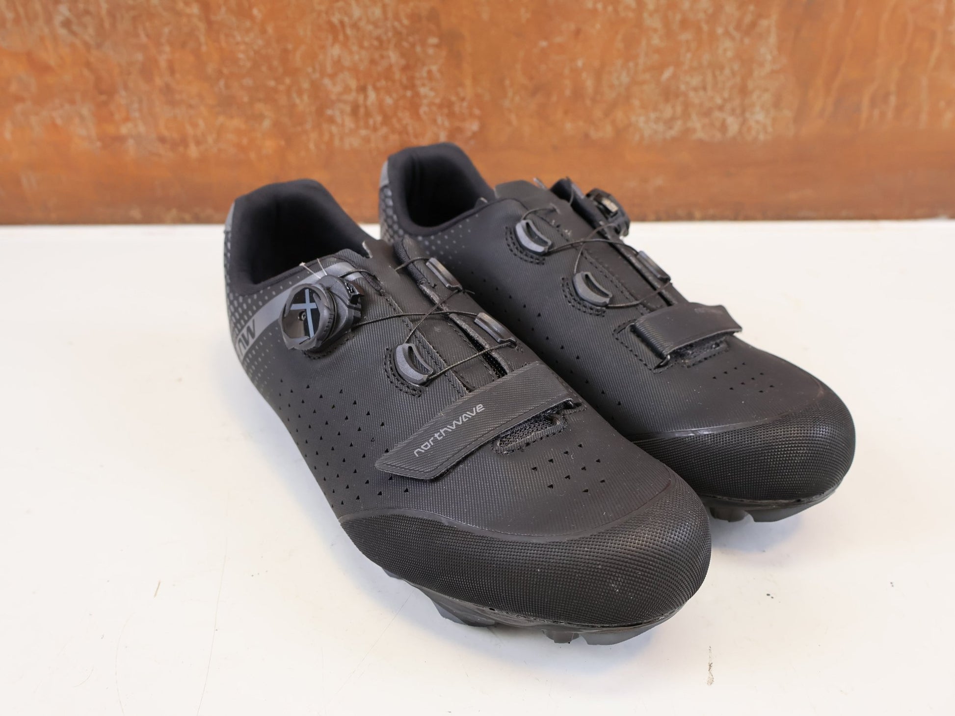 MTB-Herrenschuhe von Northwave, NORTHWAVE ORIGIN PLUS 2 WIDE MTB SCHUHE / 44.5 vor USEDBIKES-OB.DE Hintergrund
