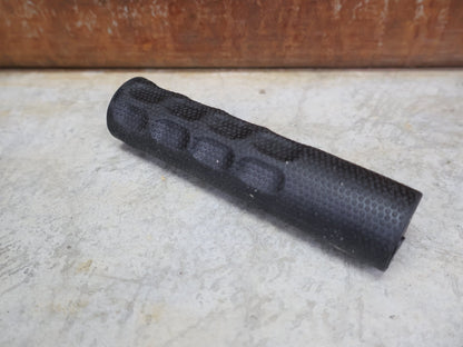 Griffe und Lenkerbänder von Odi, ODI F - 1 SERIES VAPOR GRIPS 31.5 MM MTB GRIPS BLACK – D06FVB vor USEDBIKES - OB.DE Hintergrund