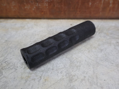 Griffe und Lenkerbänder von Odi, ODI F - 1 SERIES VAPOR GRIPS 31.5 MM MTB GRIPS BLACK – D06FVB vor USEDBIKES - OB.DE Hintergrund