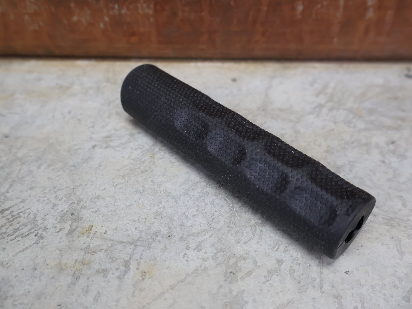 Griffe und Lenkerbänder von Odi, ODI F - 1 SERIES VAPOR GRIPS 31.5 MM MTB GRIPS BLACK – D06FVB vor USEDBIKES - OB.DE Hintergrund